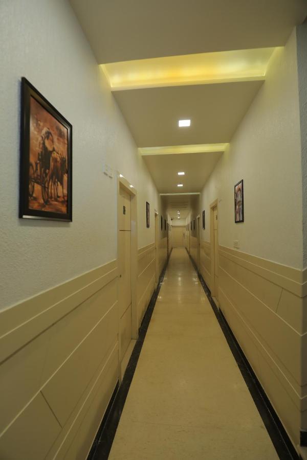 Hotel Sahib'S Red Carpet - The Family & Corporate Hotel Agra  Zewnętrze zdjęcie